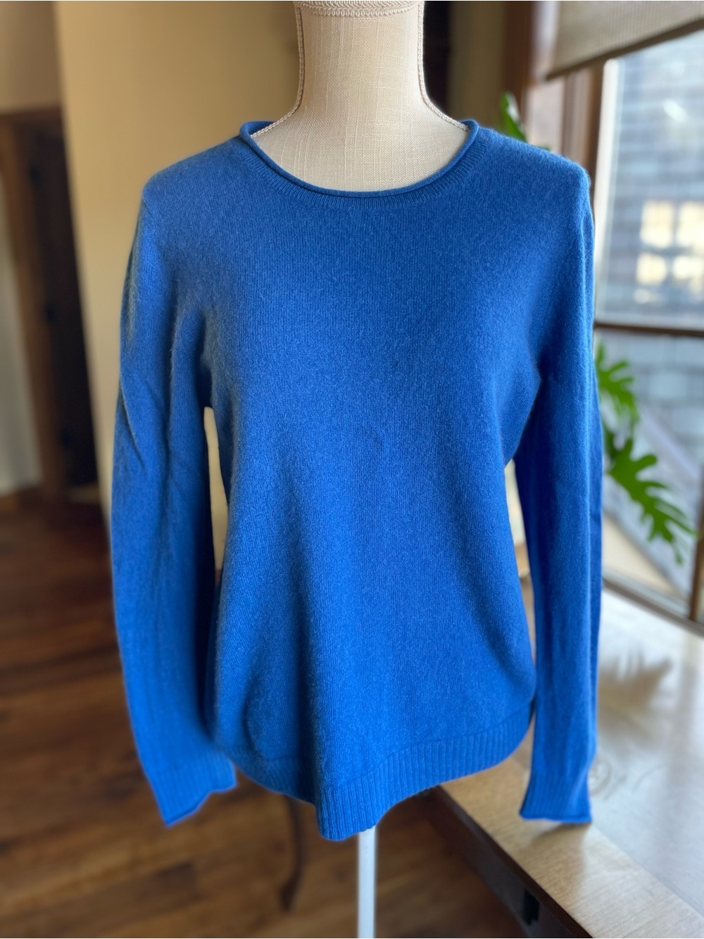 Talbots Pure Cashmere Boatneck Sweater in Bright Blue size L